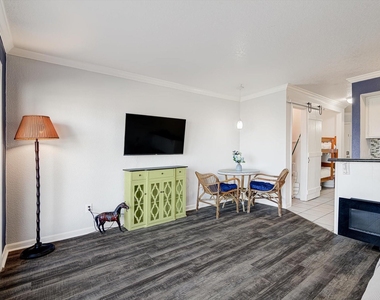 6300 Seawall Boulevard - Photo Thumbnail 2