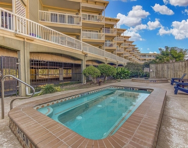 6300 Seawall Boulevard - Photo Thumbnail 21