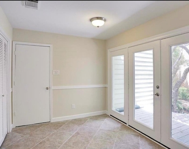 12111 Olympia Drive - Photo Thumbnail 10