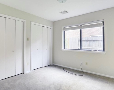 12111 Olympia Drive - Photo Thumbnail 6