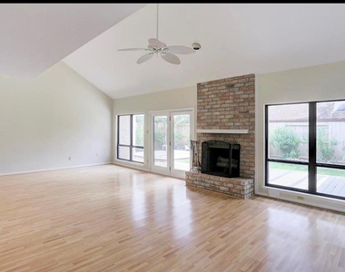 12111 Olympia Drive - Photo Thumbnail 2