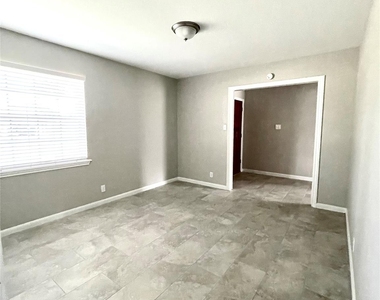 321 Petunia Street - Photo Thumbnail 11