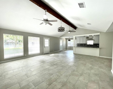 321 Petunia Street - Photo Thumbnail 5