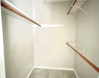 321 Petunia Street - Photo Thumbnail 10