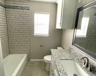 321 Petunia Street - Photo Thumbnail 6