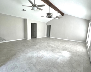 321 Petunia Street - Photo Thumbnail 4