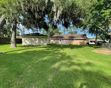 321 Petunia Street - Photo Thumbnail 12