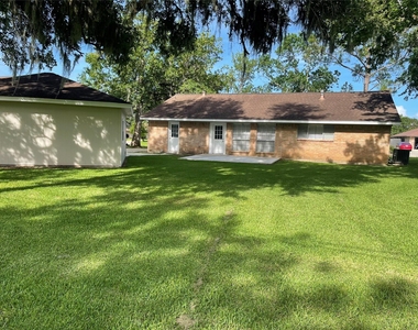 321 Petunia Street - Photo Thumbnail 13