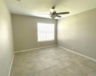 321 Petunia Street - Photo Thumbnail 9