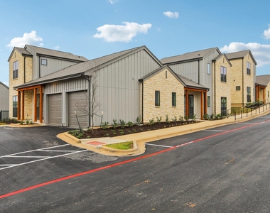 1601-301 Mustang Drive - Photo Thumbnail 3