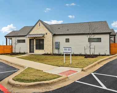 1601-301 Mustang Drive - Photo Thumbnail 1