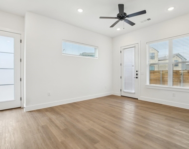 1601-301 Mustang Drive - Photo Thumbnail 5