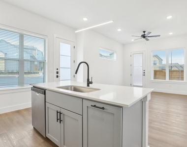 1601-301 Mustang Drive - Photo Thumbnail 12