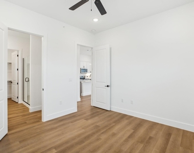1601-301 Mustang Drive - Photo Thumbnail 17