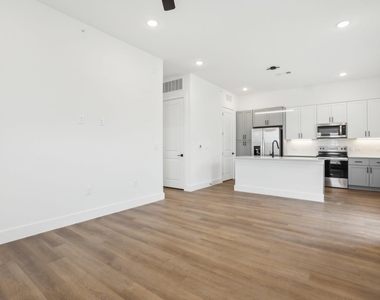 1601-301 Mustang Drive - Photo Thumbnail 7