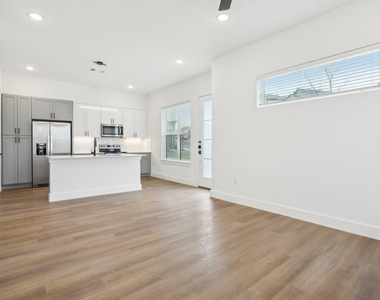 1601-301 Mustang Drive - Photo Thumbnail 6