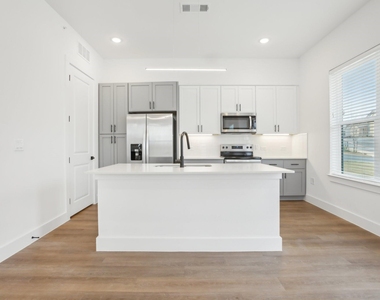 1601-301 Mustang Drive - Photo Thumbnail 8