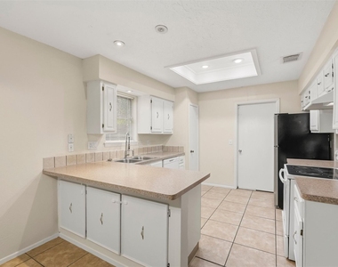 423 Pickford Drive - Photo Thumbnail 9