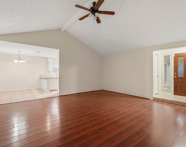423 Pickford Drive - Photo Thumbnail 5