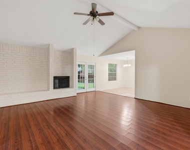 423 Pickford Drive - Photo Thumbnail 3