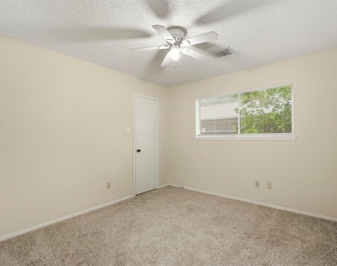 423 Pickford Drive - Photo Thumbnail 13