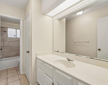 423 Pickford Drive - Photo Thumbnail 18