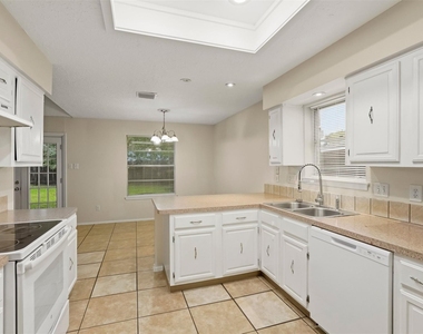 423 Pickford Drive - Photo Thumbnail 10