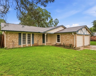 423 Pickford Drive - Photo Thumbnail 1