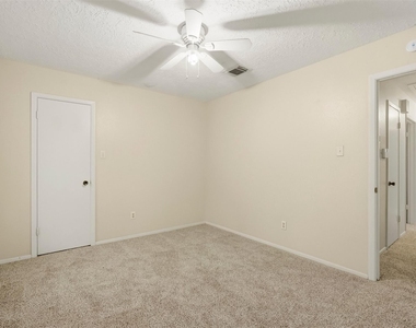 423 Pickford Drive - Photo Thumbnail 15