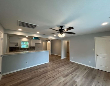 3017 Nita Street - Photo Thumbnail 3