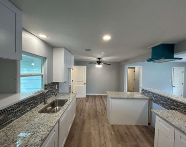 3017 Nita Street - Photo Thumbnail 12