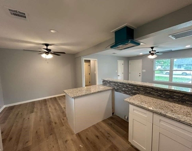 3017 Nita Street - Photo Thumbnail 8