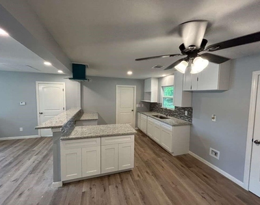 3017 Nita Street - Photo Thumbnail 11