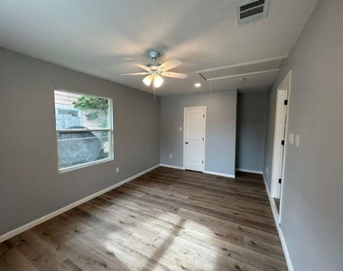 3017 Nita Street - Photo Thumbnail 24