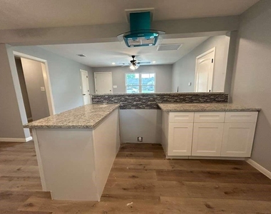 3017 Nita Street - Photo Thumbnail 9