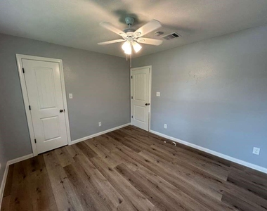 3017 Nita Street - Photo Thumbnail 16