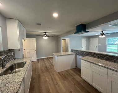 3017 Nita Street - Photo Thumbnail 14