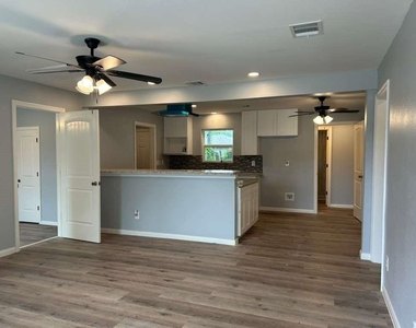 3017 Nita Street - Photo Thumbnail 5