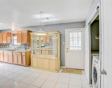 11807 Greenmesa Drive - Photo Thumbnail 13