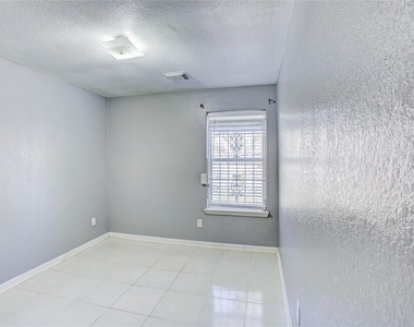 11807 Greenmesa Drive - Photo Thumbnail 5