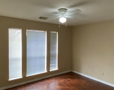 2927 Sailors Moon Drive - Photo Thumbnail 5