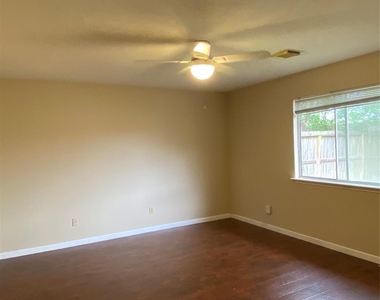 2927 Sailors Moon Drive - Photo Thumbnail 8