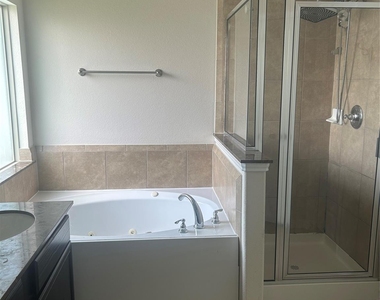 8407 N Broadleaf Avenue N - Photo Thumbnail 14