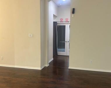 8407 N Broadleaf Avenue N - Photo Thumbnail 9