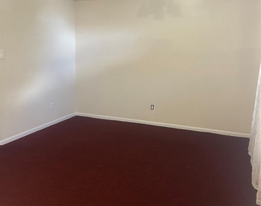 8407 N Broadleaf Avenue N - Photo Thumbnail 4