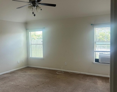 8407 N Broadleaf Avenue N - Photo Thumbnail 11