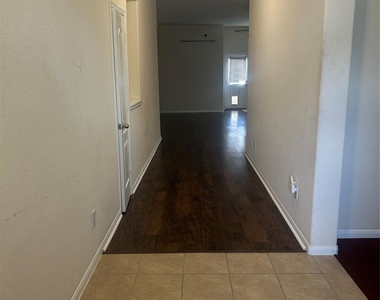 8407 N Broadleaf Avenue N - Photo Thumbnail 1