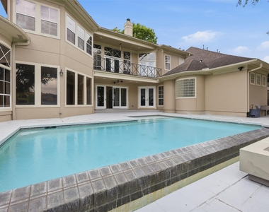 3315 Riviera Drive - Photo Thumbnail 12
