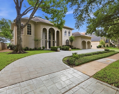 3315 Riviera Drive - Photo Thumbnail 4