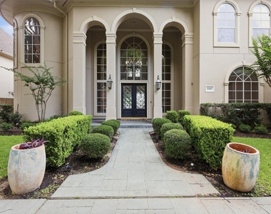 3315 Riviera Drive - Photo Thumbnail 5